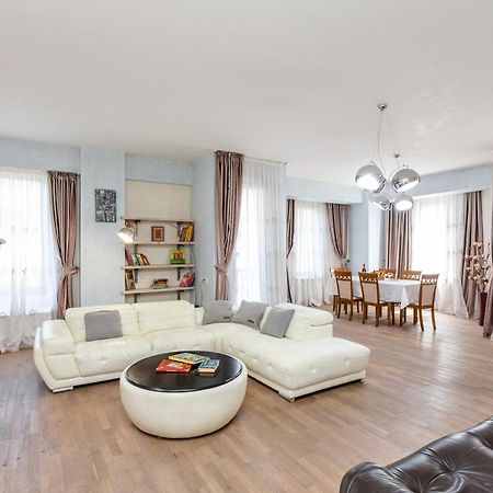 Luxury 4 Bedroom Apartment Tbilisi Bagian luar foto