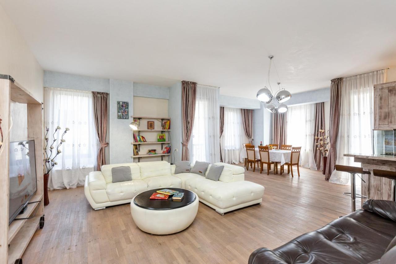 Luxury 4 Bedroom Apartment Tbilisi Bagian luar foto